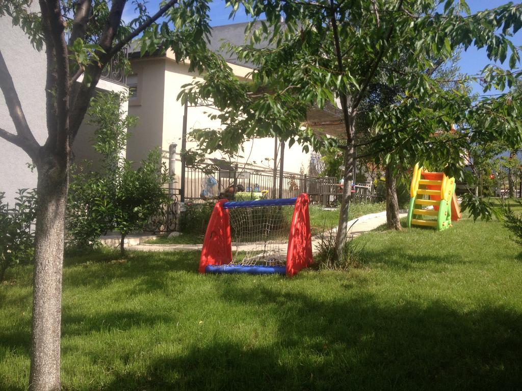 אוטייהא Apartments Svetlana מראה חיצוני תמונה