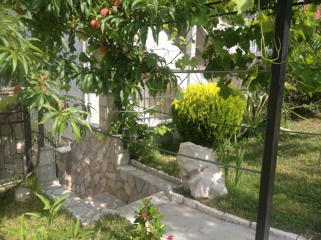 אוטייהא Apartments Svetlana מראה חיצוני תמונה