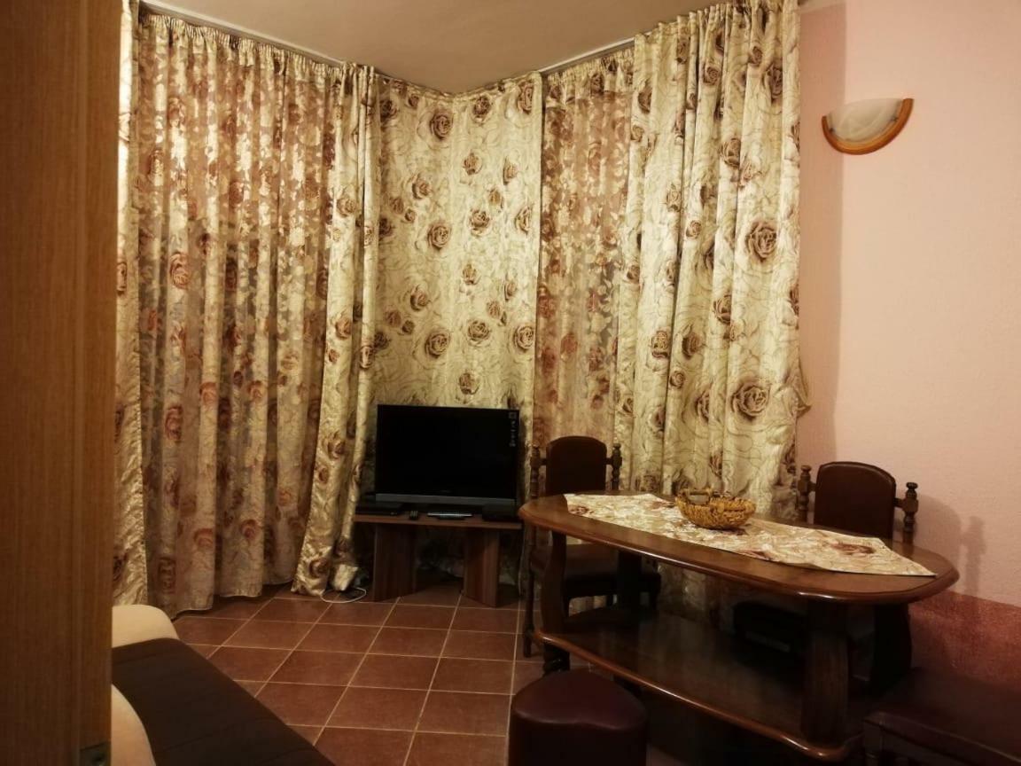 אוטייהא Apartments Svetlana מראה חיצוני תמונה
